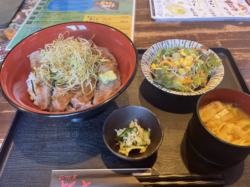 ごっつお屋 とくっとの牛ロースステーキ丼