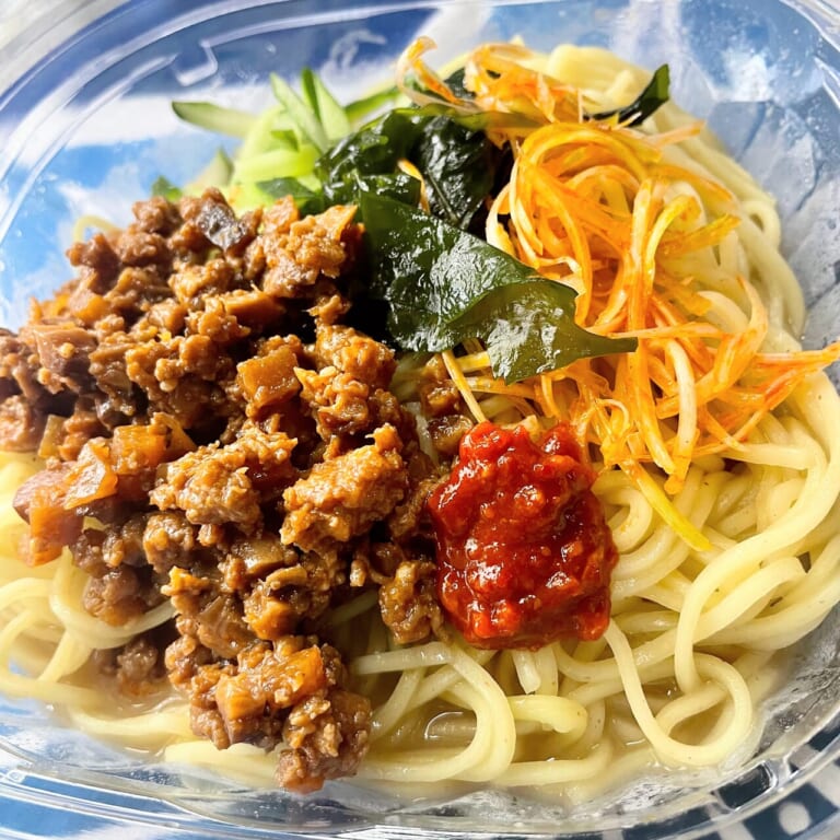 上越愛麺会公認 冷し味噌ラーメン辛みそ添え