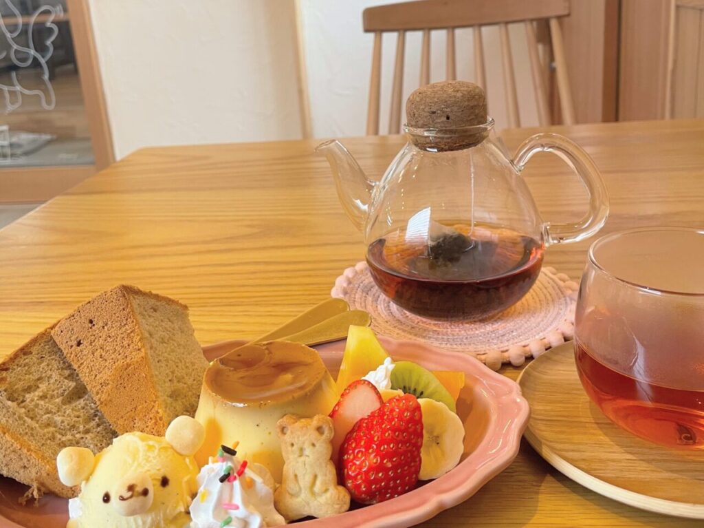 ふんわりカフェのプリンアラモード