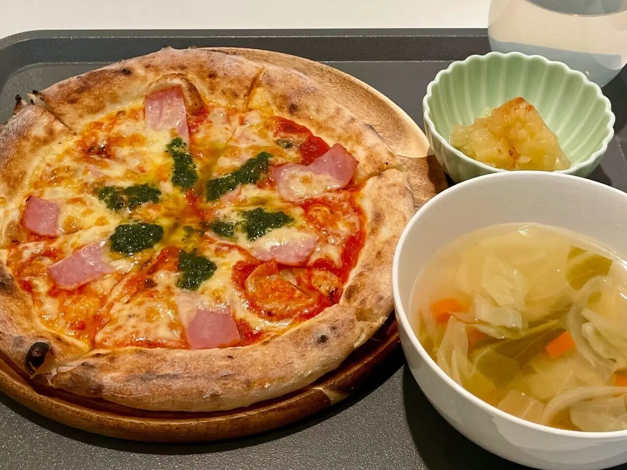 くじらカフェのくじらピザ