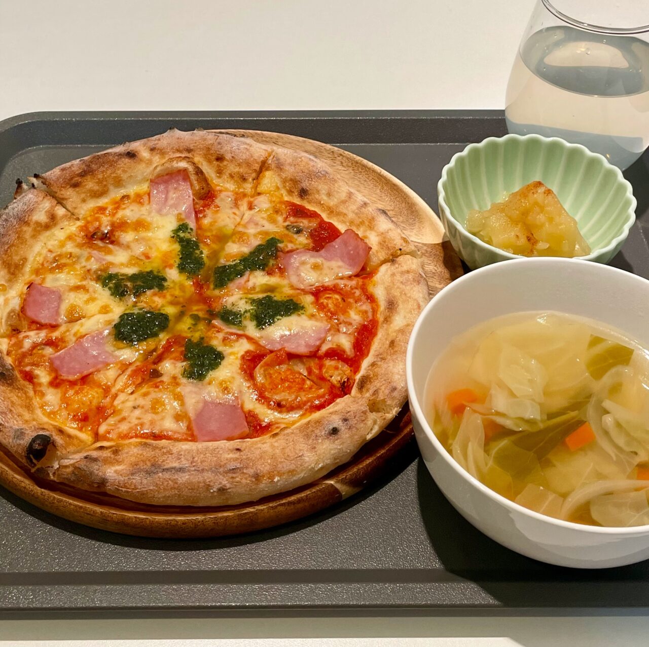 くじらカフェのくじらピザ