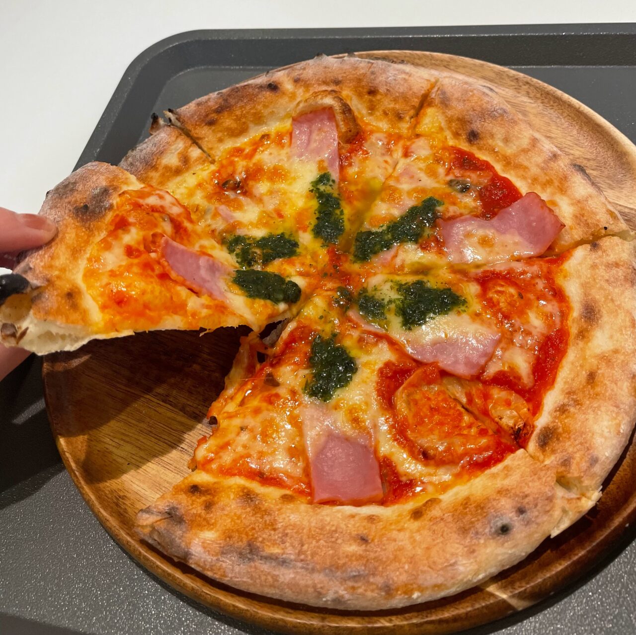 くじらカフェのくじらピザ