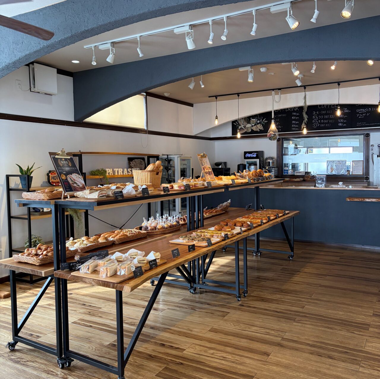 CAFE&BAKERY PATRASHE (カフェ&ベーカリー パトラッシュ)