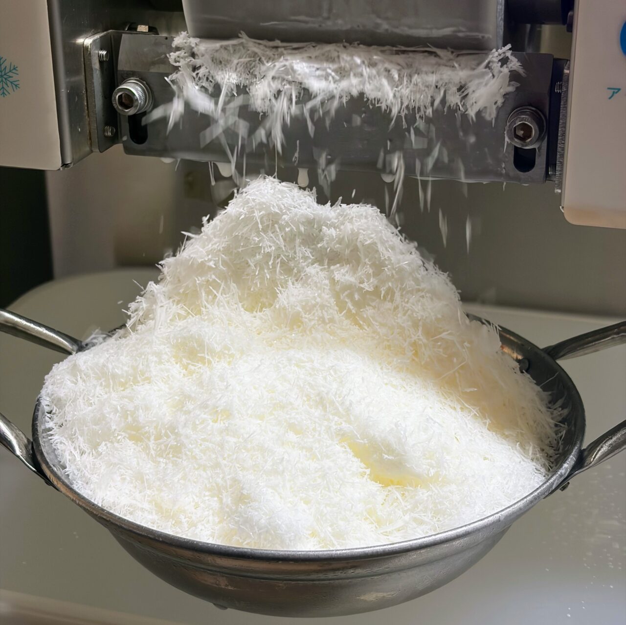 期間限定! KRONE(クローネ)で韓国発祥のふわっふわ新感覚スイーツ“糸ピンス”が味わえる